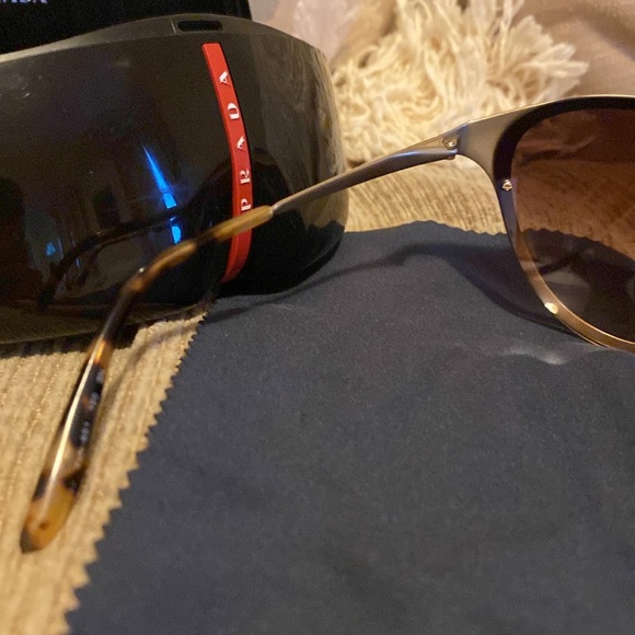 🌹♣️🌹NWOT PRADA Gold Polarized Sunglasses - Picture 9 of 16